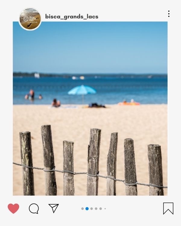 Une plage en bord de lac à Parentis-en-Born dans les Landes