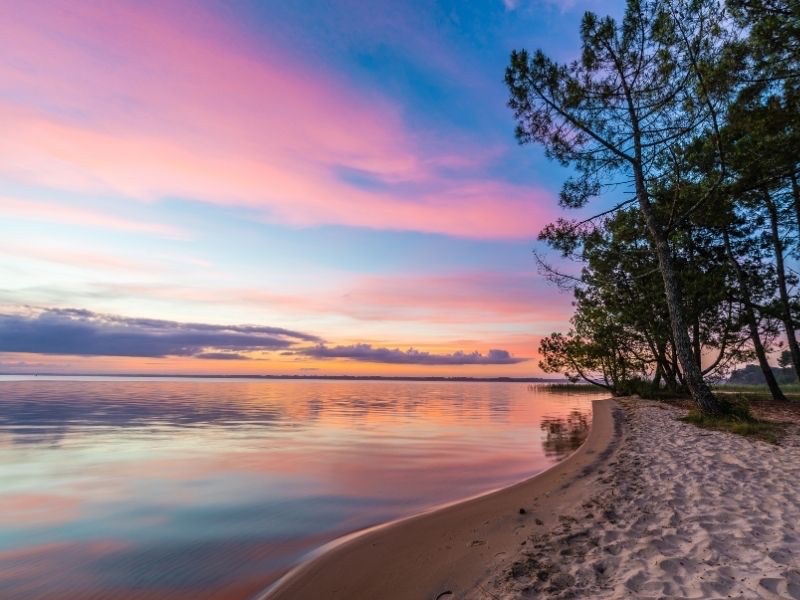 Le coucher de soleil sur le lac de Biscarrosse en hiver