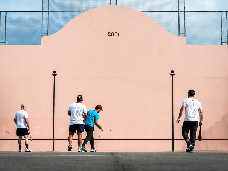 Jouer à la pala dans les Landes en hiver