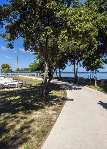 Bike ride to Gastes, its port and beach