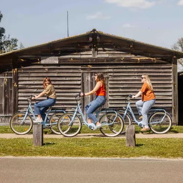 Balade à vélo près du Port de Gastes, dans les Landes Balade à vélo près du Port de Gastes, dans les Landes