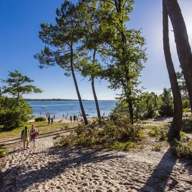 A romantic stroll to the secret beach of Caton in Sanguinet