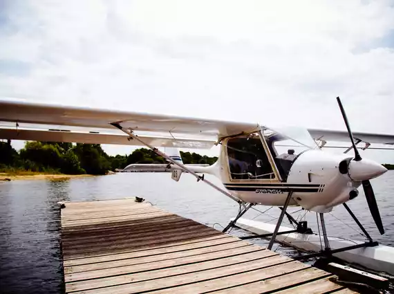 Fly on a seaplane