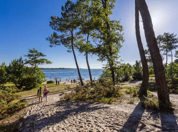 A romantic stroll to the secret beach of Caton in Sanguinet