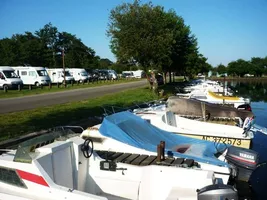 Aire de camping-car à Gastes 1