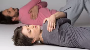 Toucher ses omoplates