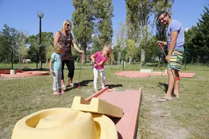 Camping Pipiou-parentis-mini golf