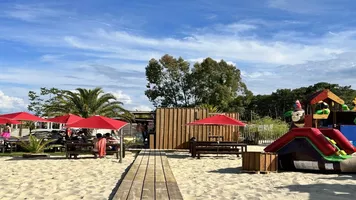 Snack au Bord de l'O parasols